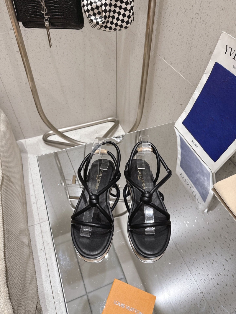 l0vis Vvtt0n sandals